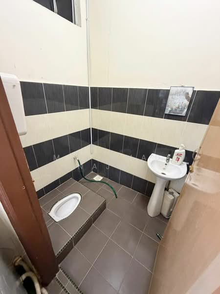 Sura Tengah, Dungun untuk Untuk Dijual - RM 320,000, Mac 2026 - Bathroom - PropertyGuru.com.my