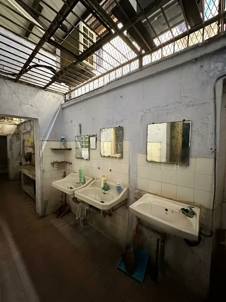 Shop for Rent in George Town (Penang) - SERENEN TEH - Bathroom - PropertyGuru.com.my