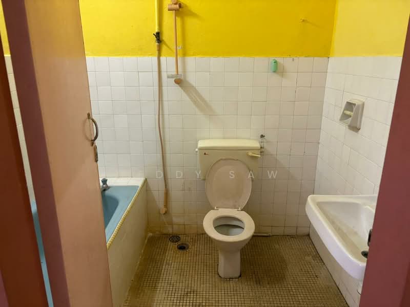 2.5-storey Terraced House for Sale in Kuala Lipis (Pahang) - Teddy Saw - Bathroom - PropertyGuru.com.my