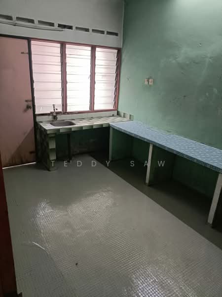 2.5-storey Terraced House for Sale in Kuala Lipis (Pahang) - Teddy Saw - Kitchen - PropertyGuru.com.my