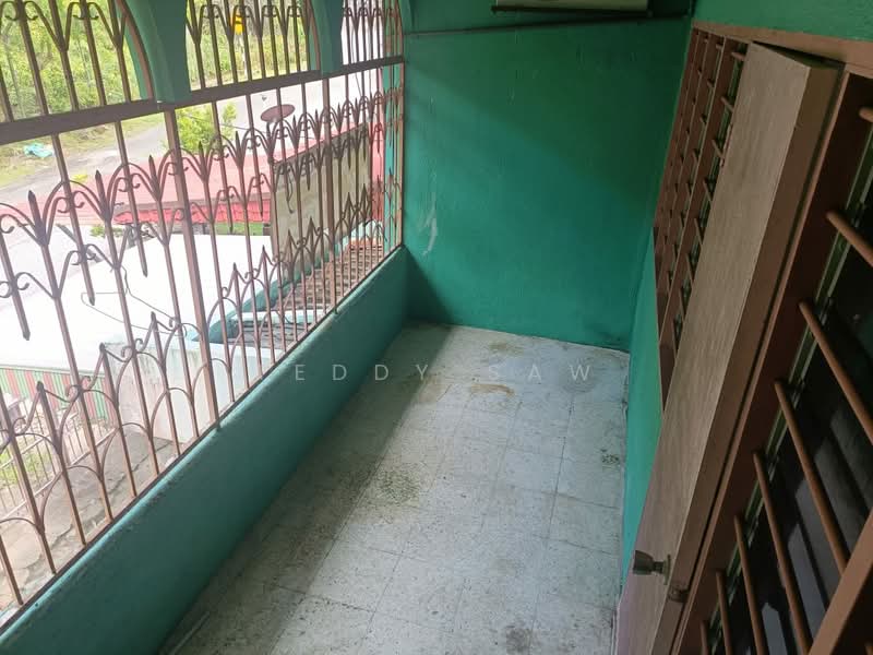 2.5-storey Terraced House for Sale in Kuala Lipis (Pahang) - Teddy Saw - Balcony - PropertyGuru.com.my