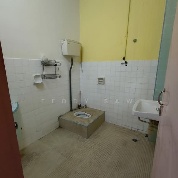 2.5-storey Terraced House for Sale in Kuala Lipis (Pahang) - Teddy Saw - Bathroom - PropertyGuru.com.my