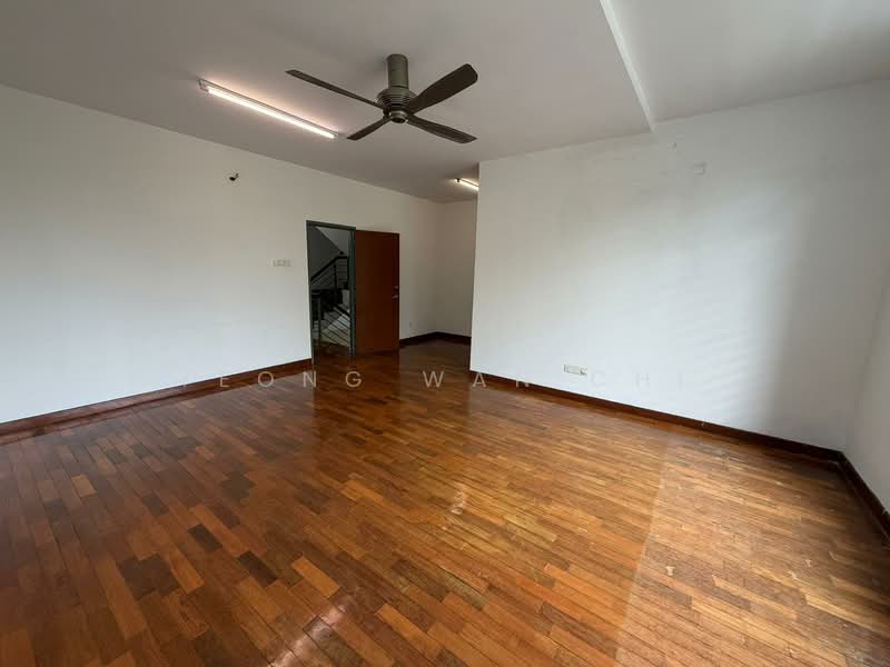 2.5-storey Terraced House for Sale in Bandar Puteri Puchong (Puchong) - Yeong Wan Chi - Living Room - PropertyGuru.com.my