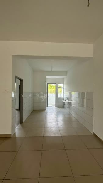 2-storey Terraced House for Sale in Amverton Park (Shah Alam) - Yahnusha Sri - Kitchen - PropertyGuru.com.my
