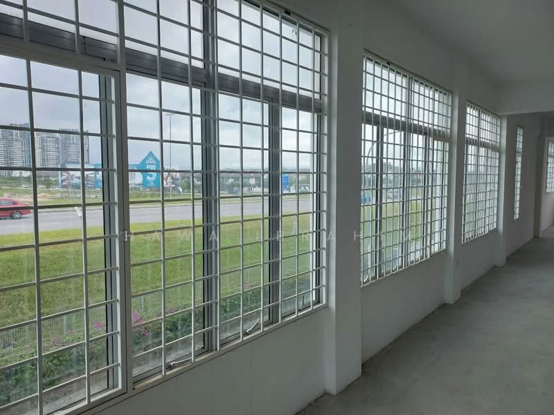 Shop / Office for Rent in Bandar Seri Putra (Bangi) - Hawa Ibrahim - Corridor - PropertyGuru.com.my