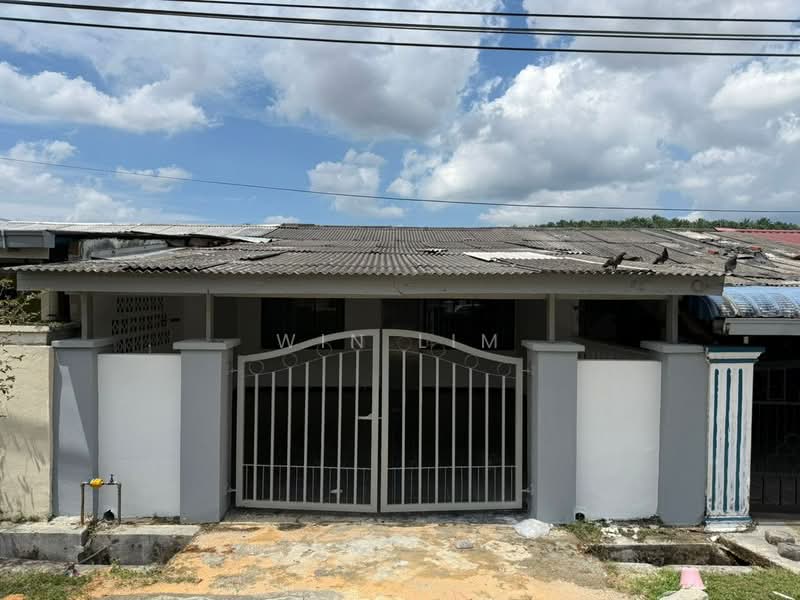 1-storey Terraced House for Sale in Kampung Oren (Ulu Tiram) - Win Lim - Exterior - PropertyGuru.com.my