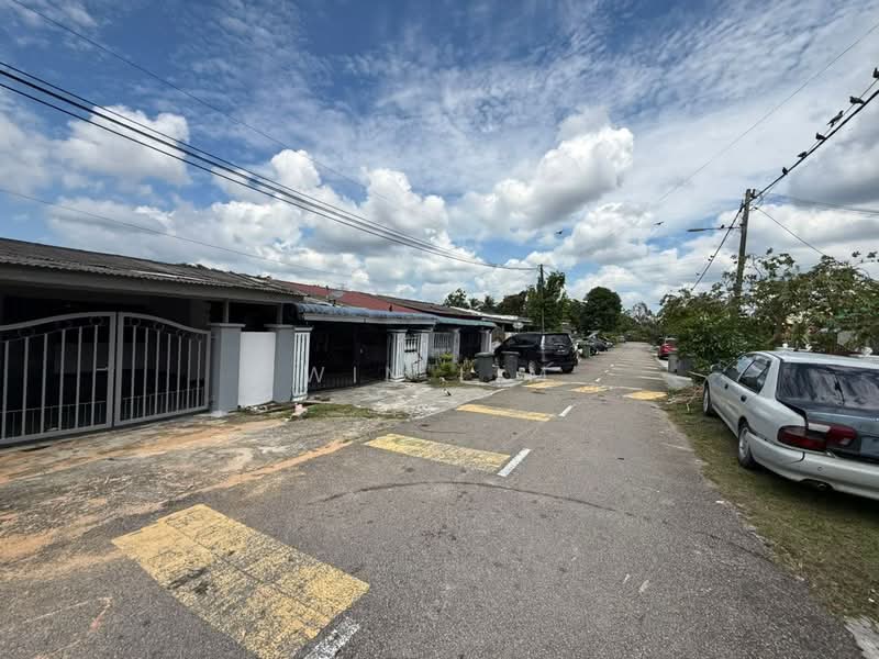 1-storey Terraced House for Sale in Kampung Oren (Ulu Tiram) - Win Lim - Exterior - PropertyGuru.com.my