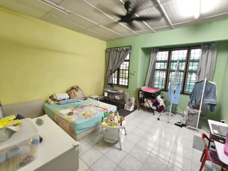 2-storey Terraced House for Sale in Taman Desa Cemerlang (Ulu Tiram) - Chen Shieh Yu - Bedroom - PropertyGuru.com.my