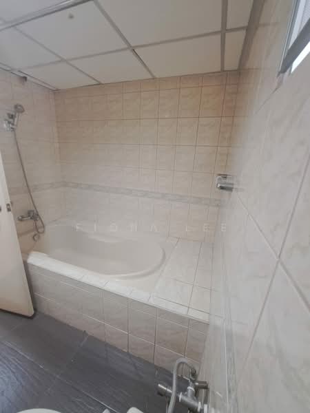 Kondominium untuk Disewa di Mont Kiara Astana - Fiona Lee - Bathroom - PropertyGuru.com.my