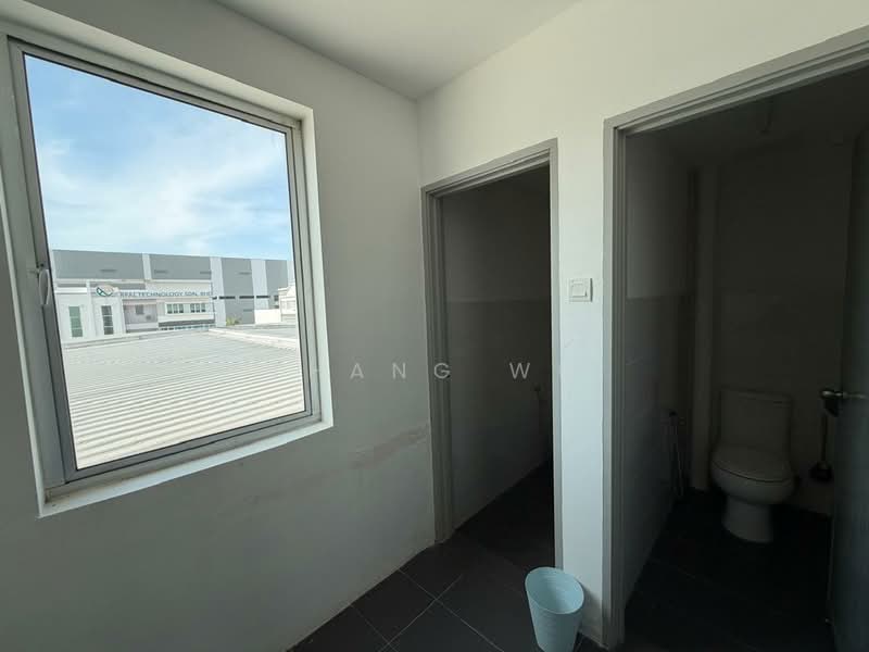 Factory for Rent in Batu Kawan (Penang) - Thang Wu - Bathroom - PropertyGuru.com.my