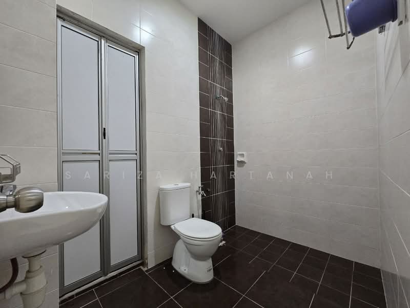 Semi-Detached House for Sale in Bandar Tasik Kesuma (Beranang) - Sariza Hartanah - Bathroom - PropertyGuru.com.my