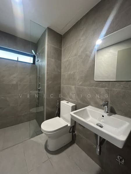 Condominium for Rent at Quinn Residence - Venice Tiong - Bathroom - PropertyGuru.com.my