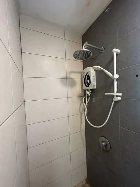 Condominium for Sale at The Holmes 1 - Kweenie Chong - Bathroom - PropertyGuru.com.my