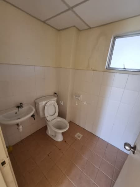 Service Residence for Sale at Fadason Park - Ken Lai - Bathroom - PropertyGuru.com.my