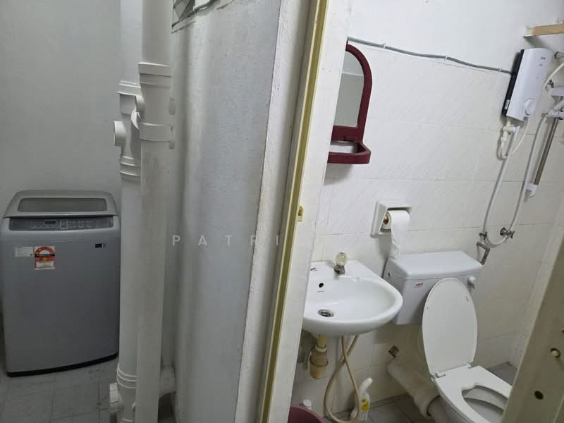 Taman Pekaka Block 31 untuk Untuk Disewa - RM 1,500 /bulan, Mac 2026 - Bathroom - PropertyGuru.com.my