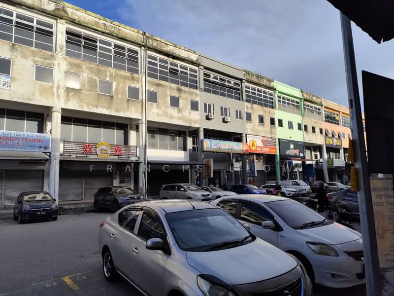 Shop / Office for Sale in Bandar Country Homes (Rawang) - Francis Leow - Exterior - PropertyGuru.com.my