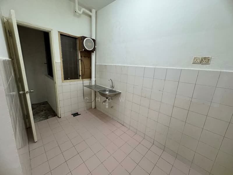Apartment for Rent at Taman Lembah Maju - Chow . - Kitchen - PropertyGuru.com.my