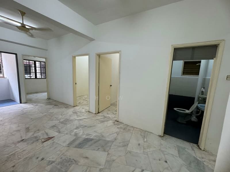 Apartment for Rent at Taman Lembah Maju - Chow . - Living Room - PropertyGuru.com.my