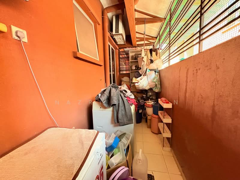 2-storey Terraced House for Sale in Alam Budiman (Shah Alam) - Nazri Hassan - Balcony - PropertyGuru.com.my