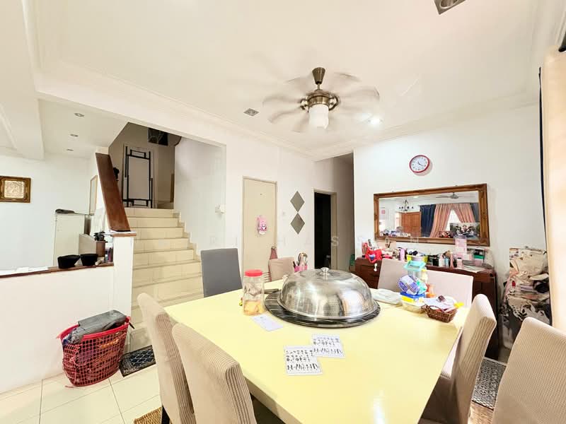 2-storey Terraced House for Sale in Alam Budiman (Shah Alam) - Nazri Hassan - Dining Room - PropertyGuru.com.my