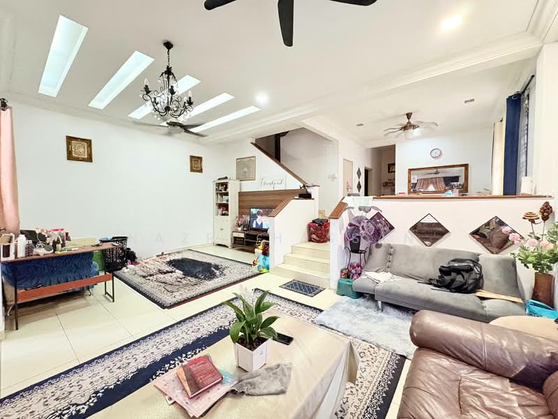 2-storey Terraced House for Sale in Alam Budiman (Shah Alam) - Nazri Hassan - Living Room - PropertyGuru.com.my