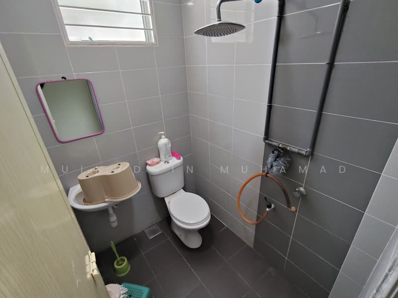 Semi-Detached House for Sale in Teluk Intan (Perak) - Muinuddin Muhamad - Bathroom - PropertyGuru.com.my