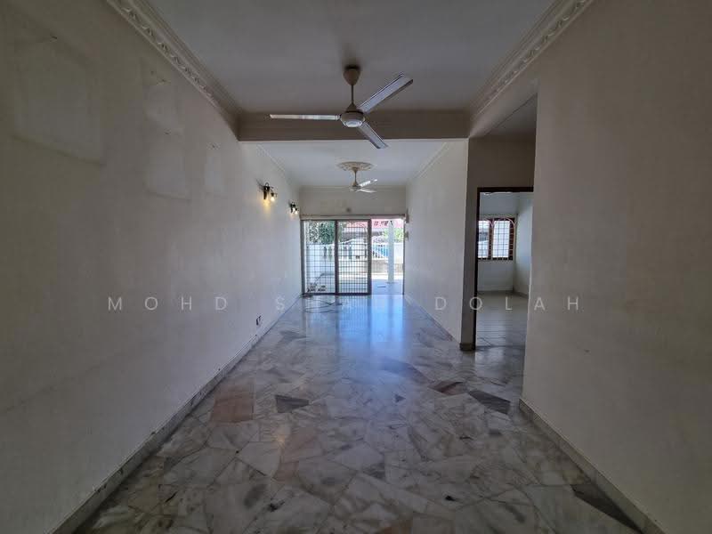 1.5-storey Terraced House for Sale in Puchong (Selangor) - Mohd Shah Dolah - Living Room - PropertyGuru.com.my