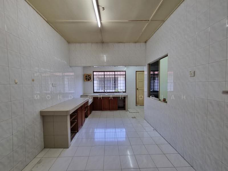 1.5-storey Terraced House for Sale in Puchong (Selangor) - Mohd Shah Dolah - Kitchen - PropertyGuru.com.my