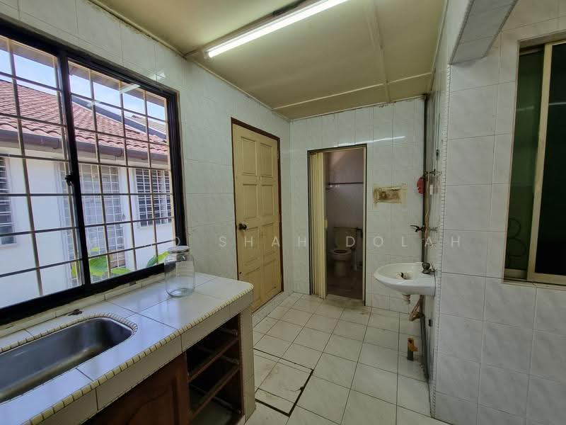 1.5-storey Terraced House for Sale in Puchong (Selangor) - Mohd Shah Dolah - Bathroom - PropertyGuru.com.my