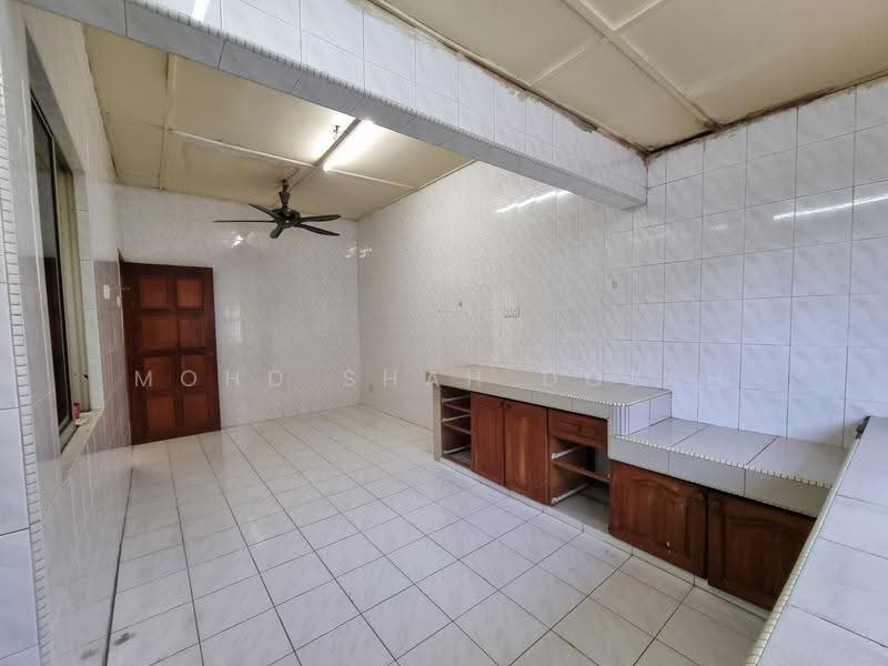 1.5-storey Terraced House for Sale in Puchong (Selangor) - Mohd Shah Dolah - Kitchen - PropertyGuru.com.my