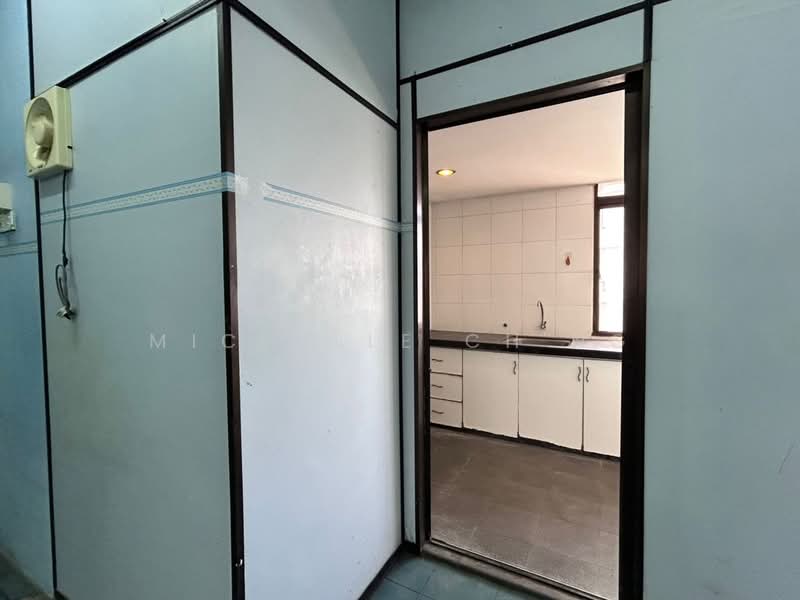 Office for Rent in Taman Merak (Sungai Dua) - Michelle Ch'ng - Kitchen - PropertyGuru.com.my