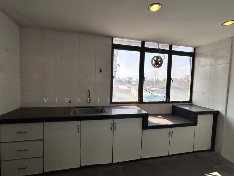 Office for Rent in Taman Merak (Sungai Dua) - Michelle Ch'ng - Kitchen - PropertyGuru.com.my
