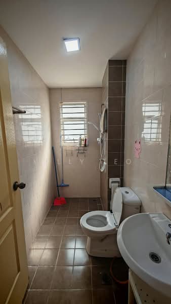 Semi-Detached House for Rent in Bandar Botanic (Klang) - Kelly Teo - Bathroom - PropertyGuru.com.my