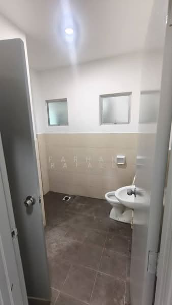 Rumah Teres 2 Tingkat untuk Dijual di Puncak Alam (Selangor) - Farhan Rafael - Bathroom - PropertyGuru.com.my