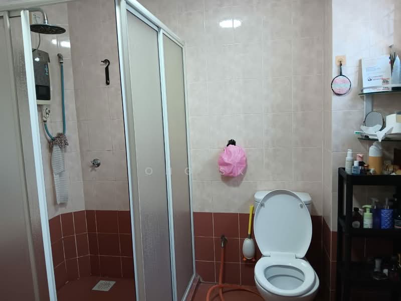 2.5-storey Terraced House for Sale in Taman Bukit Serdang (Seri Kembangan) - Ong SK - Bathroom - PropertyGuru.com.my