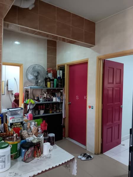 2.5-storey Terraced House for Sale in Taman Bukit Serdang (Seri Kembangan) - Ong SK - Kitchen - PropertyGuru.com.my