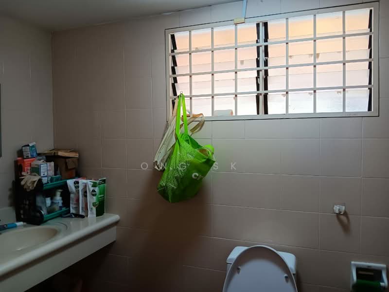 2.5-storey Terraced House for Sale in Taman Bukit Serdang (Seri Kembangan) - Ong SK - Bathroom - PropertyGuru.com.my