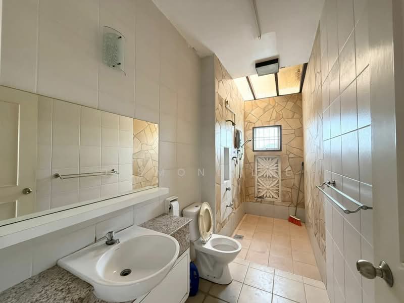 2.5-storey Terraced House for Sale in Taman Impian Emas (Skudai) - Desmond Lee - Bathroom - PropertyGuru.com.my
