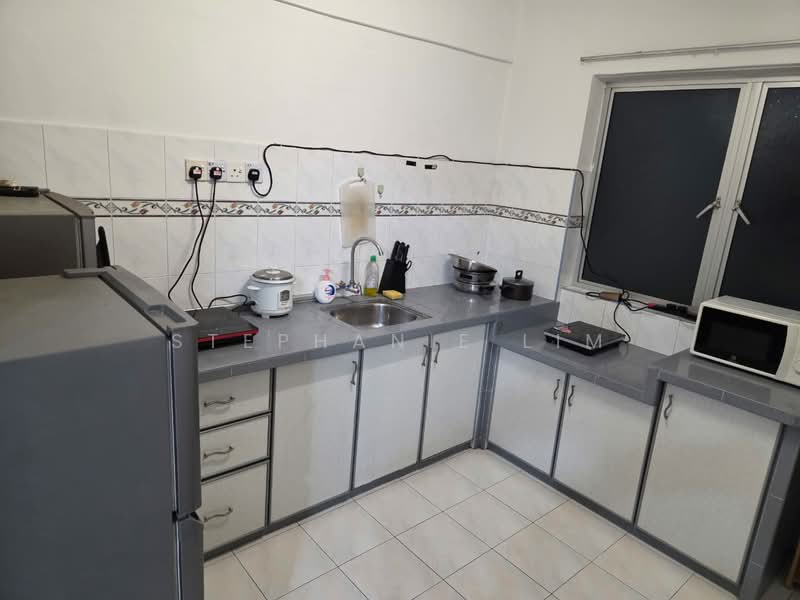 Taman Pekaka Block 31 untuk Untuk Disewa - RM 1,500 /bulan, Mac 2026 - Kitchen - PropertyGuru.com.my