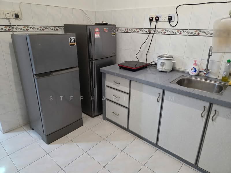 Taman Pekaka Block 31 untuk Untuk Disewa - RM 1,500 /bulan, Mac 2026 - Kitchen - PropertyGuru.com.my
