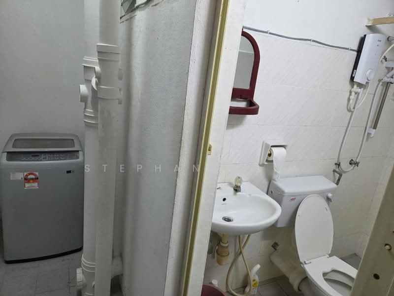 Taman Pekaka Block 31 untuk Untuk Disewa - RM 1,500 /bulan, Mac 2026 - Bathroom - PropertyGuru.com.my