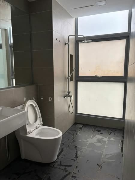 Lakefront Residence untuk Untuk Disewa - RM 2,200 /bulan, Mac 2026 - Bathroom - PropertyGuru.com.my