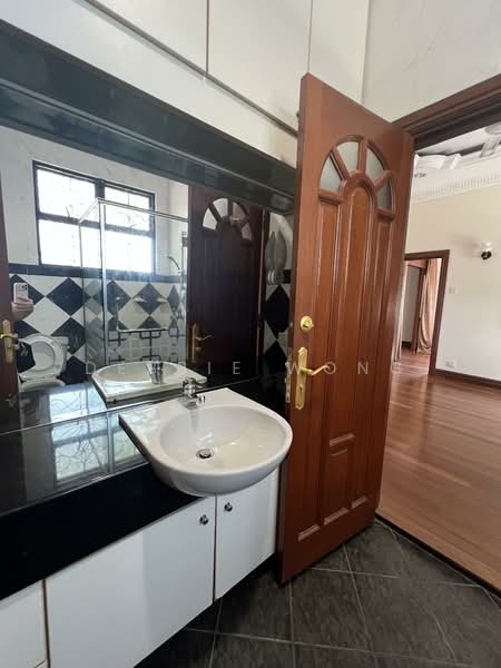 Bungalow for Rent in Damansara Heights (Kuala Lumpur) - Debbie Wong - Bathroom - PropertyGuru.com.my