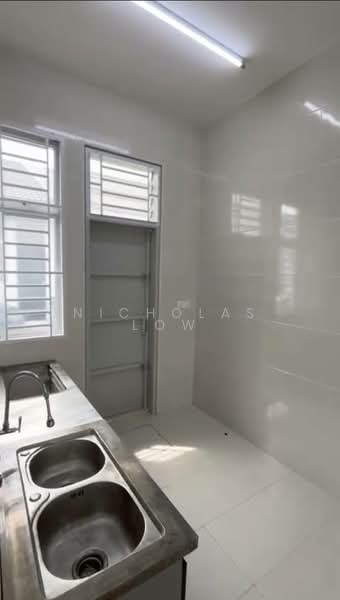 1-storey Terraced House for Rent in Bandar Putra (Kulai) - Nicholas Low - Kitchen - PropertyGuru.com.my