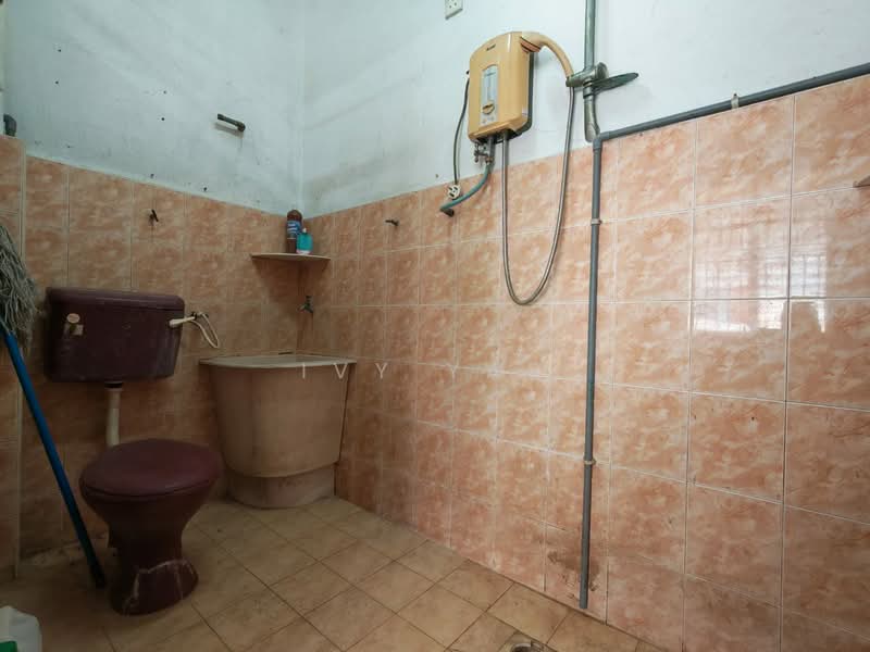 Taman Kemuning untuk Untuk Dijual - RM 400,000, Mac 2026 - Bathroom - PropertyGuru.com.my