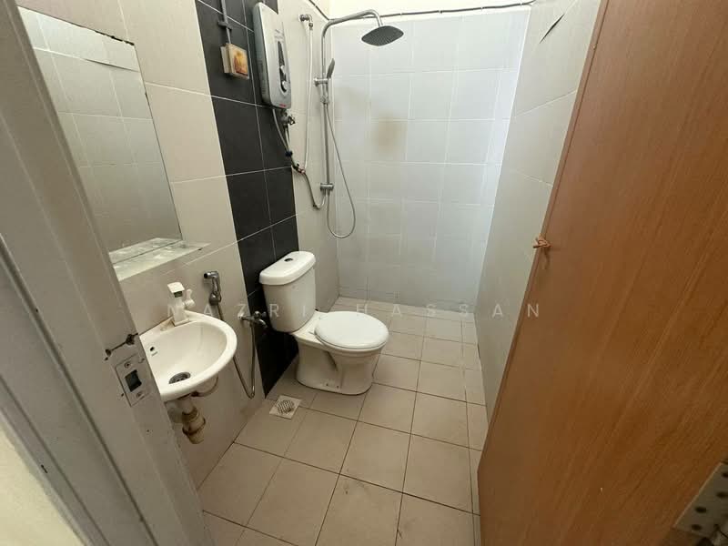 Semi-Detached House for Sale in Meru (Klang) - Nazri Hassan - Bathroom - PropertyGuru.com.my