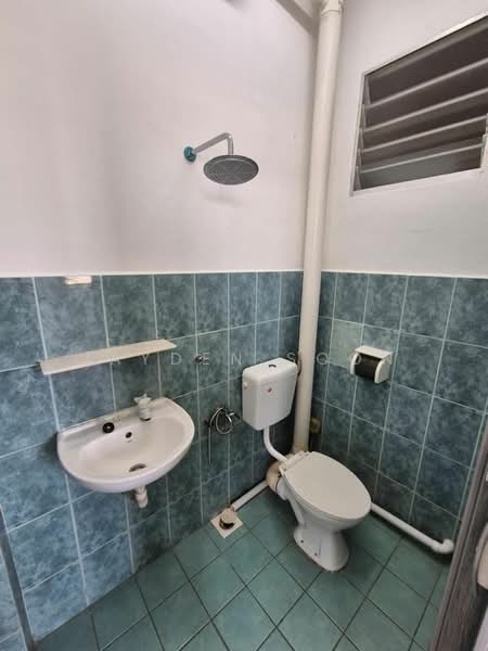 Flat for Sale at Taman Pantai Bersih - Jayden Soon - Bathroom - PropertyGuru.com.my