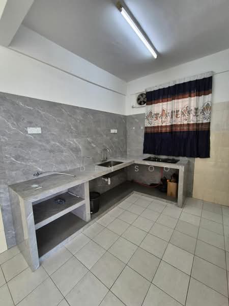Flat for Sale at Taman Pantai Bersih - Jayden Soon - Kitchen - PropertyGuru.com.my