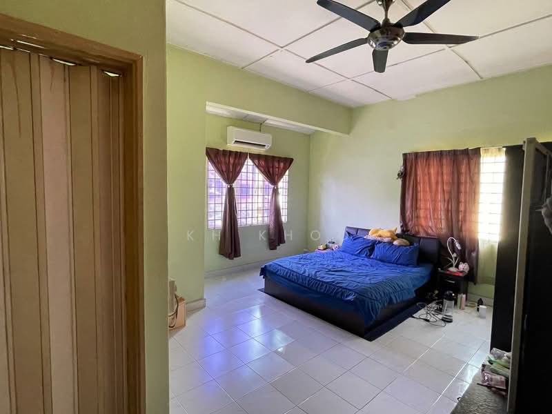 Taman Sri Muda untuk Untuk Dijual - RM 438,000, Mac 2026 - Bedroom - PropertyGuru.com.my