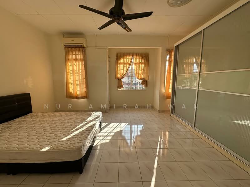 2-storey Terraced House for Rent in Seremban 3 (Rasah) - Nur Amirah Wan - Bedroom - PropertyGuru.com.my